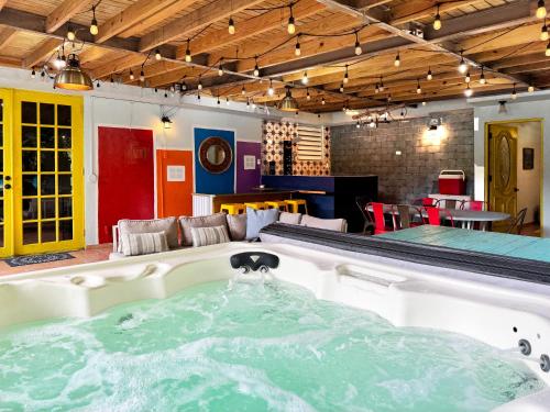 Hot tub, Rainforest View with Spa 4 Bed 3 Bath Sleeps 8 in Rio Grande Hot tub, Rainforest View with Spa 4 Bed 3 Bath Sleeps 8 in Rio Grande