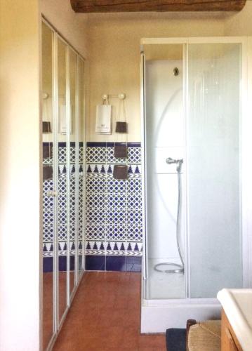 حمام, Maison chaleureuse à Saint-Privat, 80 m² avec cour. (Maison chaleureuse a Saint-Privat, 80 m² avec cour.) in سان ساتورنين دي لوسيان حمام, Maison chaleureuse à Saint-Privat, 80 m² avec cour. (Maison chaleureuse a Saint-Privat, 80 m² avec cour.) in سان ساتورنين دي لوسيان