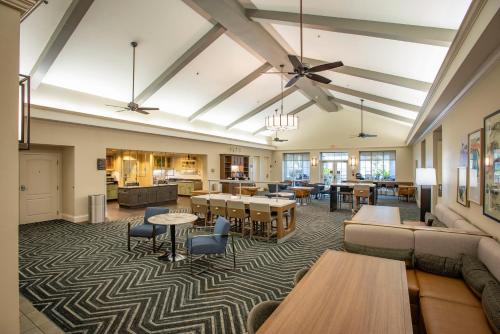 大堂, Pensacola Suites Hotel By IHG in 彭沙科拉 (FL) 大堂, Pensacola Suites Hotel By IHG in 彭沙科拉 (FL)