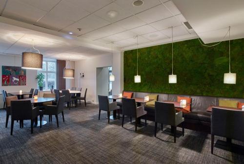 Bar/ Salón, Scandic Hallandia in Halmstad Bar/ Salón, Scandic Hallandia in Halmstad