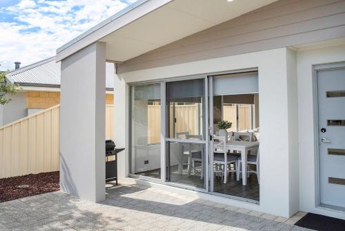 Minutes from Town and the Beach near Περιφερειακό Αεροδρόμιο Busselton Minutes from Town and the Beach near Περιφερειακό Αεροδρόμιο Busselton