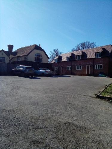 Exterior view, The Punchbowl inn Okewoodhill in Ockley Exterior view, The Punchbowl inn Okewoodhill in Ockley