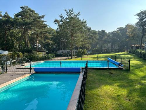 Basen, Thuisje van Hout, tiny house in Drentse natuur in Zuidwolde Basen, Thuisje van Hout, tiny house in Drentse natuur in Zuidwolde