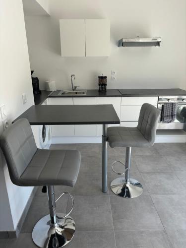 Appart T2 avec piscine et climatisation a St just in Saint-Just Appart T2 avec piscine et climatisation a St just in Saint-Just