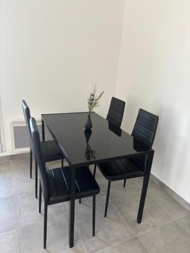 Appart T2 avec piscine et climatisation a St just in Saint-Just Appart T2 avec piscine et climatisation a St just in Saint-Just