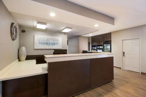 Lobby, Sonesta ES Suites Dallas Richardson in Richardson Lobby, Sonesta ES Suites Dallas Richardson in Richardson