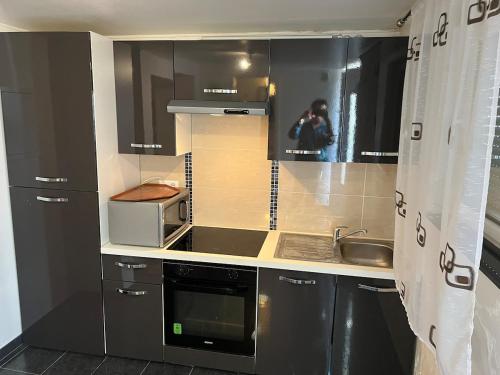 주방, Cosy & Separate 1 bedroom apartment in a Big House in 두드란게 주방, Cosy & Separate 1 bedroom apartment in a Big House in 두드란게