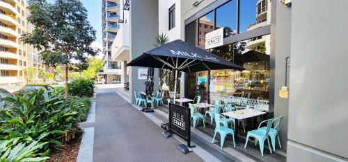 Restoran, Modern Sydney Living with Pool & Gym in Waterloo Restoran, Modern Sydney Living with Pool & Gym in Waterloo