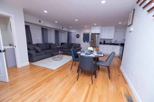 Modern Luxury Home With Fireplace & Game-Room in Brockton Modern Luxury Home With Fireplace & Game-Room in Brockton