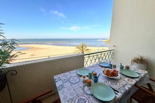 La Croix du Sud 4 - Appartement en duplex Vue Mer 1ère ligne avec terrasse (La Croix du Sud 4 - Appartement en duplex Vue Mer 1ere ligne avec terrasse) in Le Grau du Roi La Croix du Sud 4 - Appartement en duplex Vue Mer 1ère ligne avec terrasse (La Croix du Sud 4 - Appartement en duplex Vue Mer 1ere ligne avec terrasse) in Le Grau du Roi