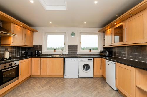 bucătărie, 3 Bed House-Free Parking-6Beds in Cumbernauld bucătărie, 3 Bed House-Free Parking-6Beds in Cumbernauld