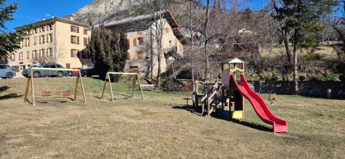 Játszótér, Chalet LE CHEVREUIL Proche La Foux d'Allos in Villars-Colmars Játszótér, Chalet LE CHEVREUIL Proche La Foux d'Allos in Villars-Colmars