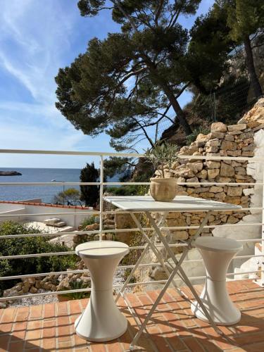 La Corniche - vue mer à 180 degrés - centre ville (La Corniche - vue mer a 180 degres - centre ville) in Bandol La Corniche - vue mer à 180 degrés - centre ville (La Corniche - vue mer a 180 degres - centre ville) in Bandol