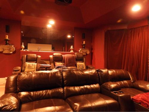 5 Mins from Padua Hills Theater in Claremont 5 Mins from Padua Hills Theater in Claremont