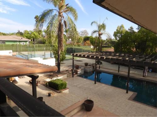 5 Mins from Padua Hills Theater in Claremont 5 Mins from Padua Hills Theater in Claremont
