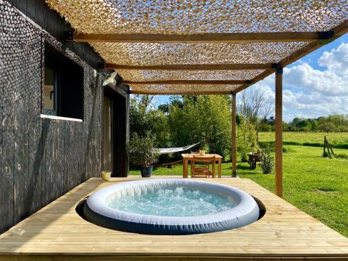 Tiny house avec spa en Dordogne in Saint-Seurin-De-Prats Tiny house avec spa en Dordogne in Saint-Seurin-De-Prats