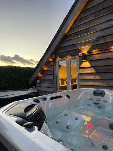 Oak Tree Hideaway in Whitchurch Oak Tree Hideaway in Whitchurch