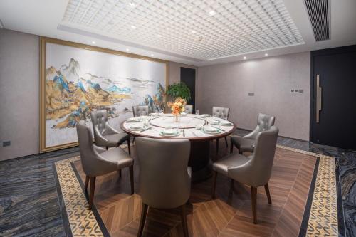 Restaurant, Guangzhou Wogo Yuanbao Hotel - Zhujiang New Town near Zhujiang New Town Restaurant, Guangzhou Wogo Yuanbao Hotel - Zhujiang New Town near Zhujiang New Town