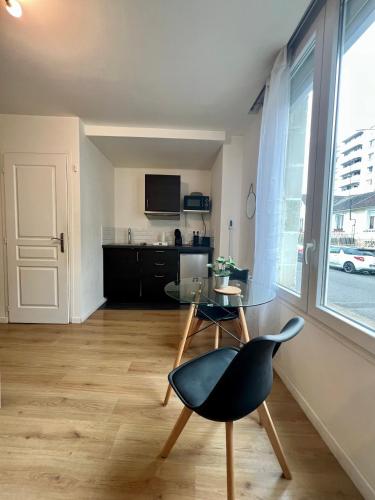 Studios idéal pro I Centre-Ville & parking gratuit (Studios ideal pro I Centre-Ville & parking gratuit) in Chatellerault Studios idéal pro I Centre-Ville & parking gratuit (Studios ideal pro I Centre-Ville & parking gratuit) in Chatellerault