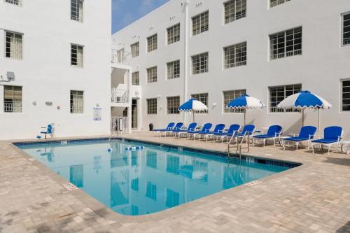 Úszómedence, FOUND Hotel Miami Beach near Miami Városi Balett Úszómedence, FOUND Hotel Miami Beach near Miami Városi Balett