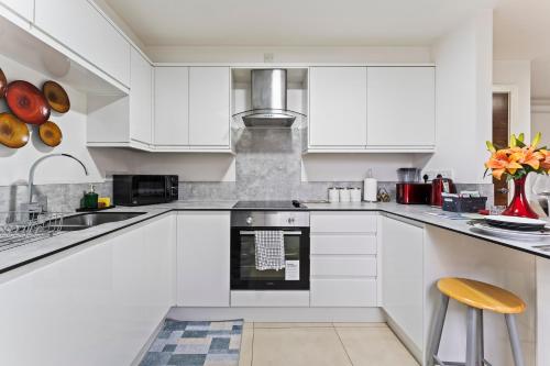 Facilities, Bloom Court-Sleeps 4+Free Parking & HighSpeed WiFi in Smethwick Facilities, Bloom Court-Sleeps 4+Free Parking & HighSpeed WiFi in Smethwick
