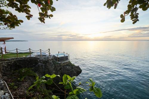 Hot tub, Casa Verde Cliff Resort & Spa in Camotes Islands Hot tub, Casa Verde Cliff Resort & Spa in Camotes Islands