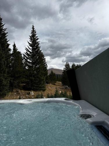 Breck Ski Chalet 4br 3ba 10 person Hot Tub Starlink Xbox in Blue River Breck Ski Chalet 4br 3ba 10 person Hot Tub Starlink Xbox in Blue River