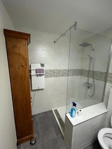 Zuhanyzó, 2 pièces neuf, au coeur de ville 37m2 (2 pieces neuf, au coeur de ville 37m2) in Le Creusot Zuhanyzó, 2 pièces neuf, au coeur de ville 37m2 (2 pieces neuf, au coeur de ville 37m2) in Le Creusot