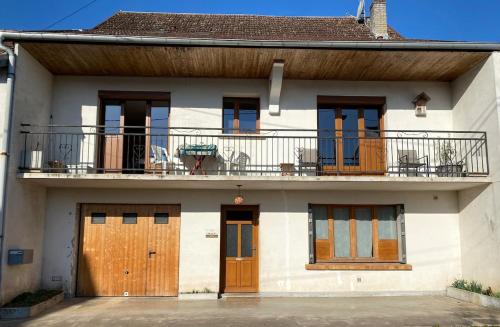 A szálláshely kívülről, Chez Doukine, Appartement avec balcon à Chouzelot (Chez Doukine, Appartement avec balcon a Chouzelot) in Quingey A szálláshely kívülről, Chez Doukine, Appartement avec balcon à Chouzelot (Chez Doukine, Appartement avec balcon a Chouzelot) in Quingey