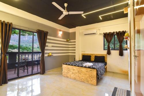 ll EMPYREAN STAYS ll 6BHK AC BLACK BUNGLOW ll near Karla Caves ll EMPYREAN STAYS ll 6BHK AC BLACK BUNGLOW ll near Karla Caves