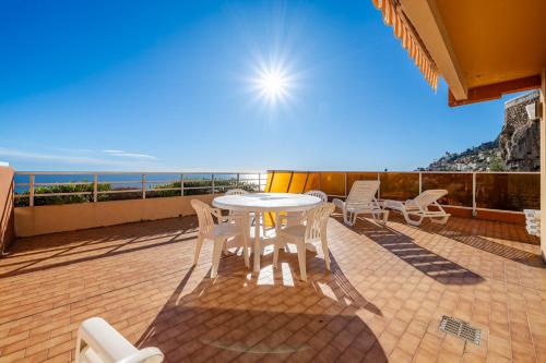 Residence "Le Golfe Bleu" in Roquebrune-Cap-Martin Residence "Le Golfe Bleu" in Roquebrune-Cap-Martin