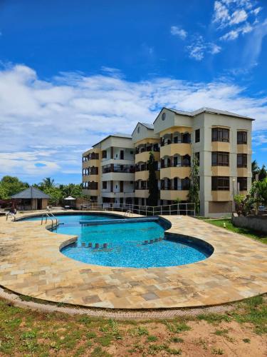 Swimming pool, Hewani a bright & airy 1 BR apartment with an ocean view & pool in Kilifi Swimming pool, Hewani a bright & airy 1 BR apartment with an ocean view & pool in Kilifi