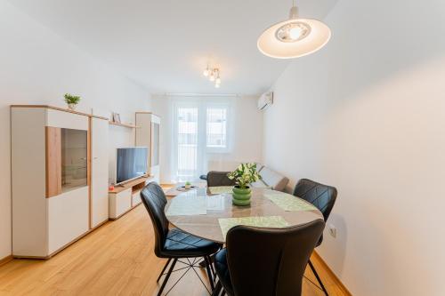Flex SelfCheckIns 136 - Zagreb - Bedroom - Parking - Loggia in ซาวิกา Flex SelfCheckIns 136 - Zagreb - Bedroom - Parking - Loggia in ซาวิกา