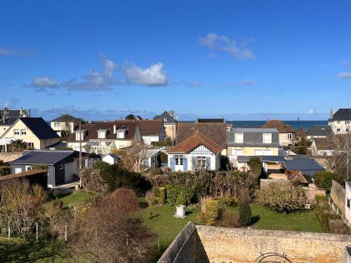 Exterior view, Sur les toits de St Aubin - La Mer in Saint-Aubin-sur-Mer Exterior view, Sur les toits de St Aubin - La Mer in Saint-Aubin-sur-Mer