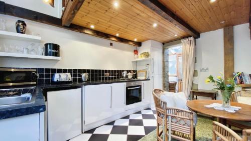 Hotellet från utsidan, Castle Cottage in Västra Ventnor Hotellet från utsidan, Castle Cottage in Västra Ventnor