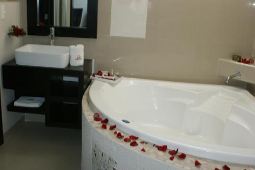 Bathroom, Hotel Cancalli Business & Suites in Totolac Bathroom, Hotel Cancalli Business & Suites in Totolac