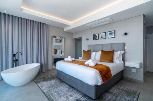 Luxury Surfer's Corner Suite with Ocean Views near Cape Point Nature Reserve Luxury Surfer's Corner Suite with Ocean Views near Cape Point Nature Reserve