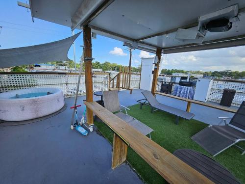 Terrace with Jacuzzi Modern 2 in Gobernador Piñero Terrace with Jacuzzi Modern 2 in Gobernador Piñero