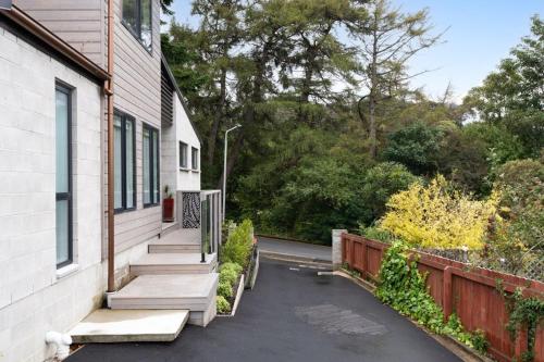 Private luxury townhouse close to central city in West Dunedin Private luxury townhouse close to central city in West Dunedin