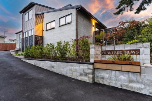 Private luxury townhouse close to central city in West Dunedin Private luxury townhouse close to central city in West Dunedin