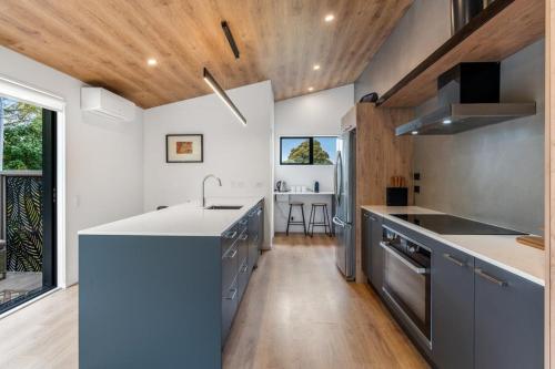 Private luxury townhouse close to central city in West Dunedin Private luxury townhouse close to central city in West Dunedin