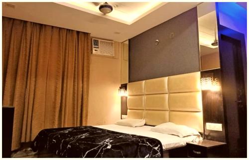 A PREMIUM HOTEL - G - P - Near Har ki Pauri - Moksh dham - Hygiene & Spacious Room - Restaurant and in หิรัญวรา A PREMIUM HOTEL - G - P - Near Har ki Pauri - Moksh dham - Hygiene & Spacious Room - Restaurant and in หิรัญวรา
