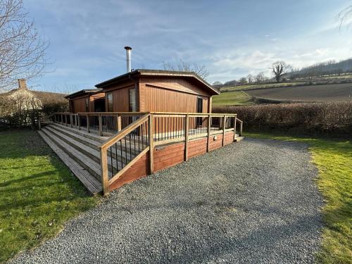 Charming 2 bedroom Cabin In the Shropshire Countryside with Fantastic Views in Clunton Charming 2 bedroom Cabin In the Shropshire Countryside with Fantastic Views in Clunton