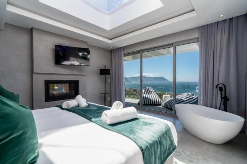 Contemporary 2 Bedroom apt with Indian Ocean Views near Cape of Good Hope Contemporary 2 Bedroom apt with Indian Ocean Views near Cape of Good Hope