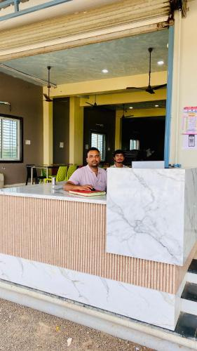 ロビー, Maa Narmada Hotel & Family Restaurant in オムケアシュワー ロビー, Maa Narmada Hotel & Family Restaurant in オムケアシュワー
