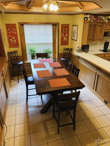 Homestay in Addison Airport Homestay in Addison Airport