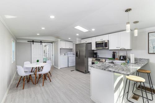 Spacious New 4br 3ba Remodel Near I4 Disney in Auburndale (FL) Spacious New 4br 3ba Remodel Near I4 Disney in Auburndale (FL)