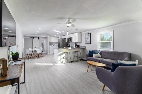 Spacious New 4br 3ba Remodel Near I4 Disney in Auburndale (FL) Spacious New 4br 3ba Remodel Near I4 Disney in Auburndale (FL)