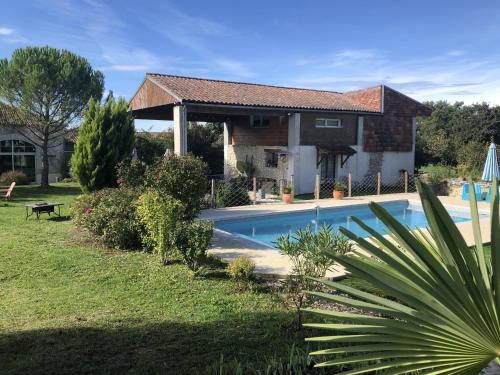 Chambre d'hôtes Le Bol d'Air avec jacuzzi (Chambre d'hotes Le Bol d'Air avec jacuzzi) in Castelnau Sur L'Auvignon Chambre d'hôtes Le Bol d'Air avec jacuzzi (Chambre d'hotes Le Bol d'Air avec jacuzzi) in Castelnau Sur L'Auvignon