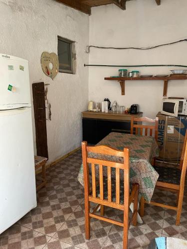keuken, Alojamiento Económico Lunas con Baño Privado (Alojamiento Economico Lunas con Bano Privado) in Chuy keuken, Alojamiento Económico Lunas con Baño Privado (Alojamiento Economico Lunas con Bano Privado) in Chuy